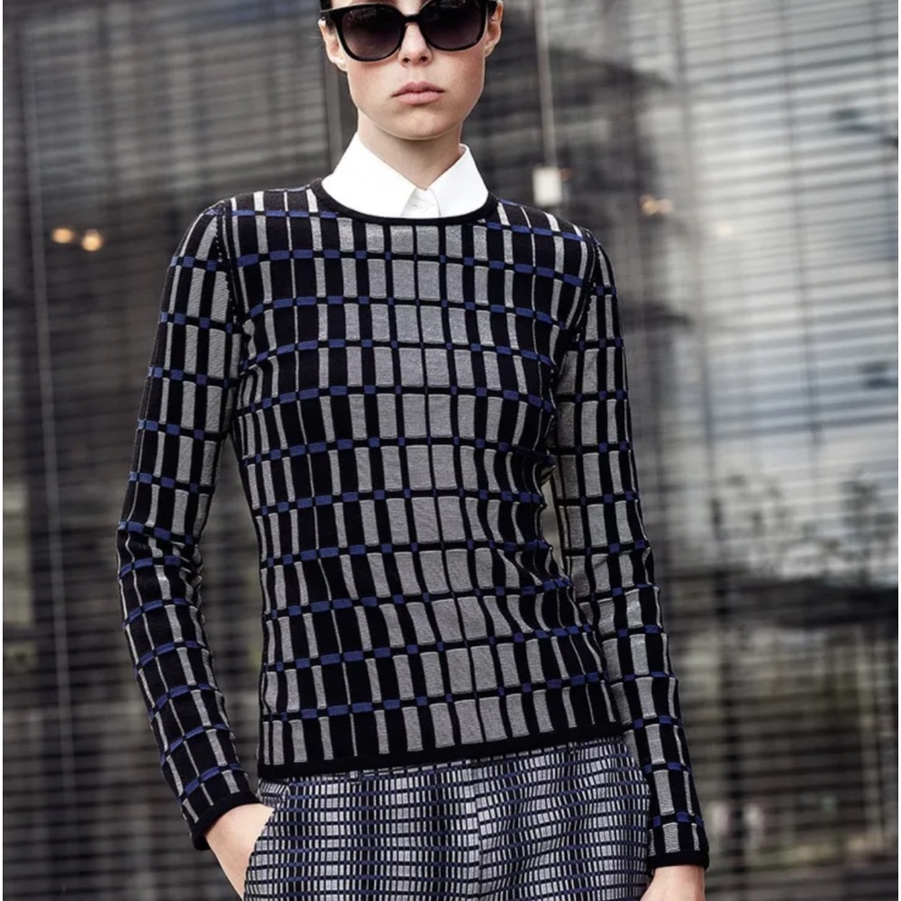 Hugo Boss fitted sweater size medium